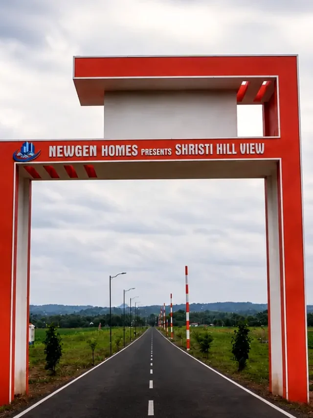 Grand entrance arch of Shristi Hill View residential plot layout in Rayapur Hubli.